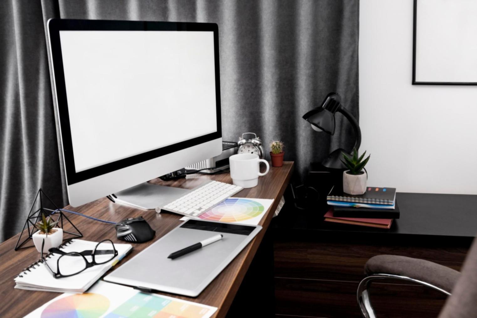 Seminarraum mit Teilnehmern bei der Analyse technischer SEO-Aspekte